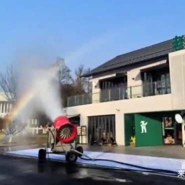 老乡鸡造雪失败造成了彩虹