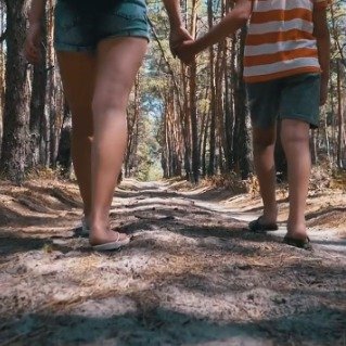 10岁男孩磕破脚后跟险些丧命