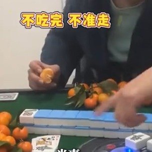 四人连吃四箱砂糖橘吃成小黄人