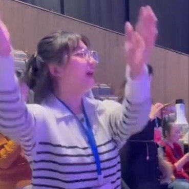 她一定照亮了很多星星的孩子