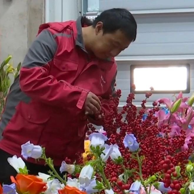 云南斗南花卉市场快递员认识近千种鲜花