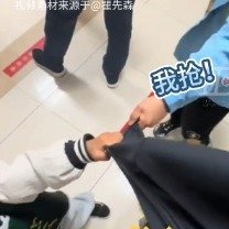 萌娃排队认错爸爸
