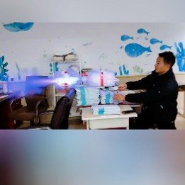 化学老师用水瓶自制脉冲炮花式教学