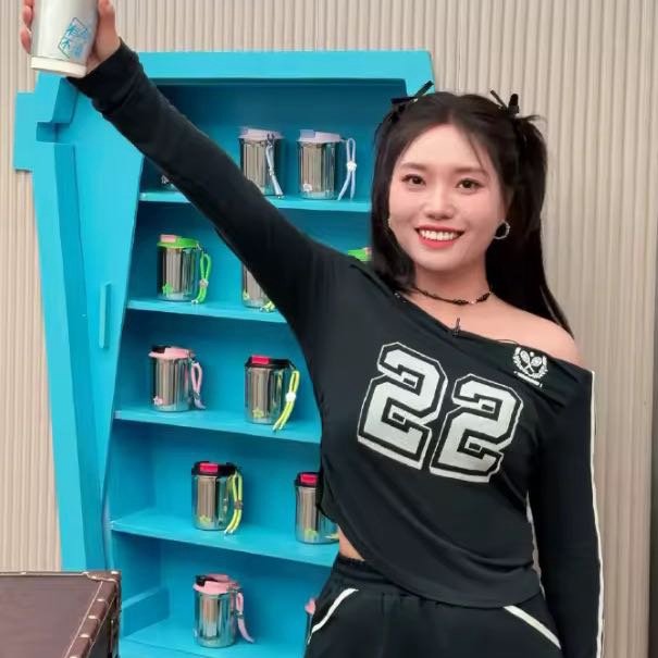 李雪琴成李一桐新剧宣传委员