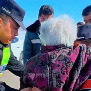 7旬老人摔伤警医联动及时送医