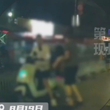 女子澄清醉酒被3男子抬走是误会