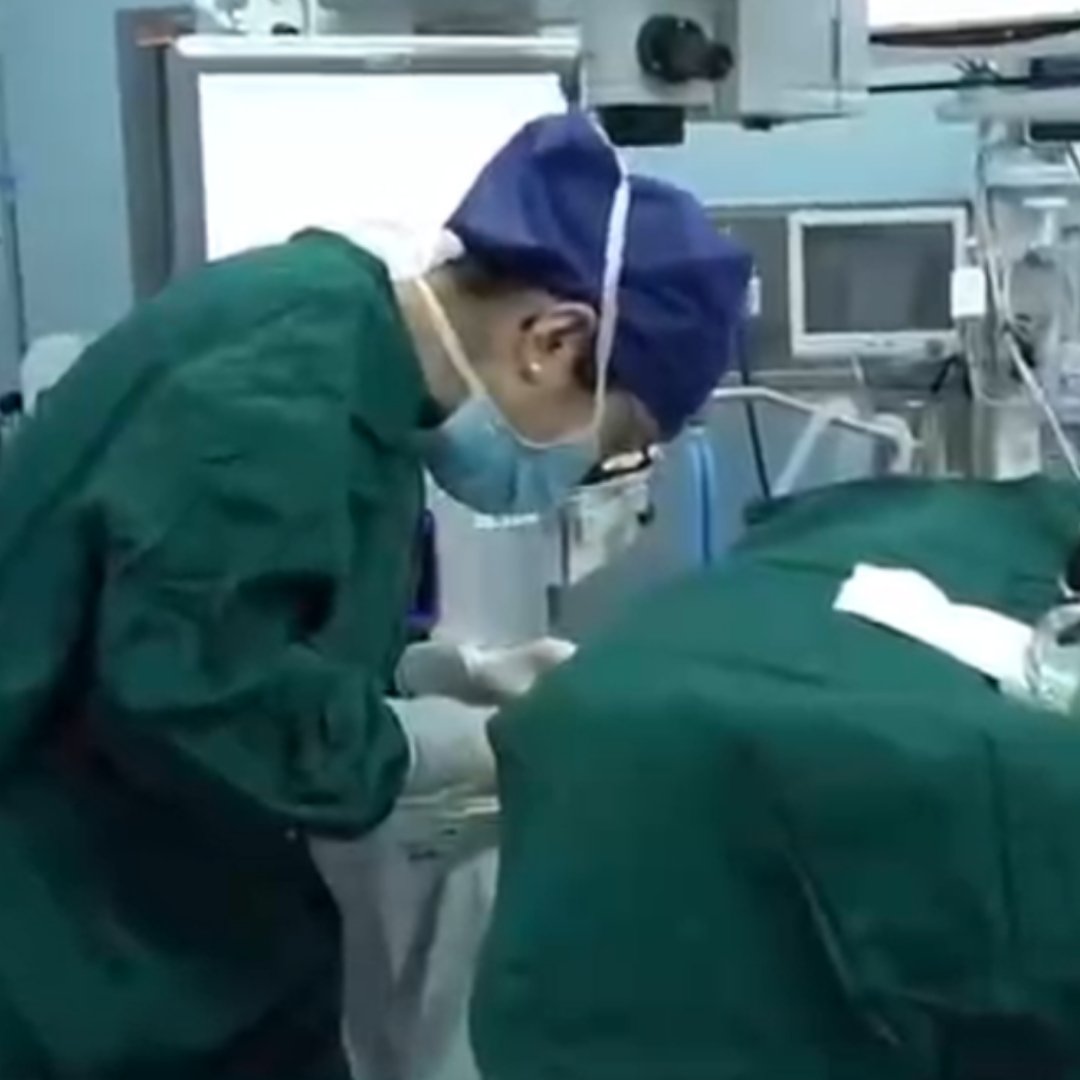 80岁老人做手术紧张医生放黄梅戏安抚