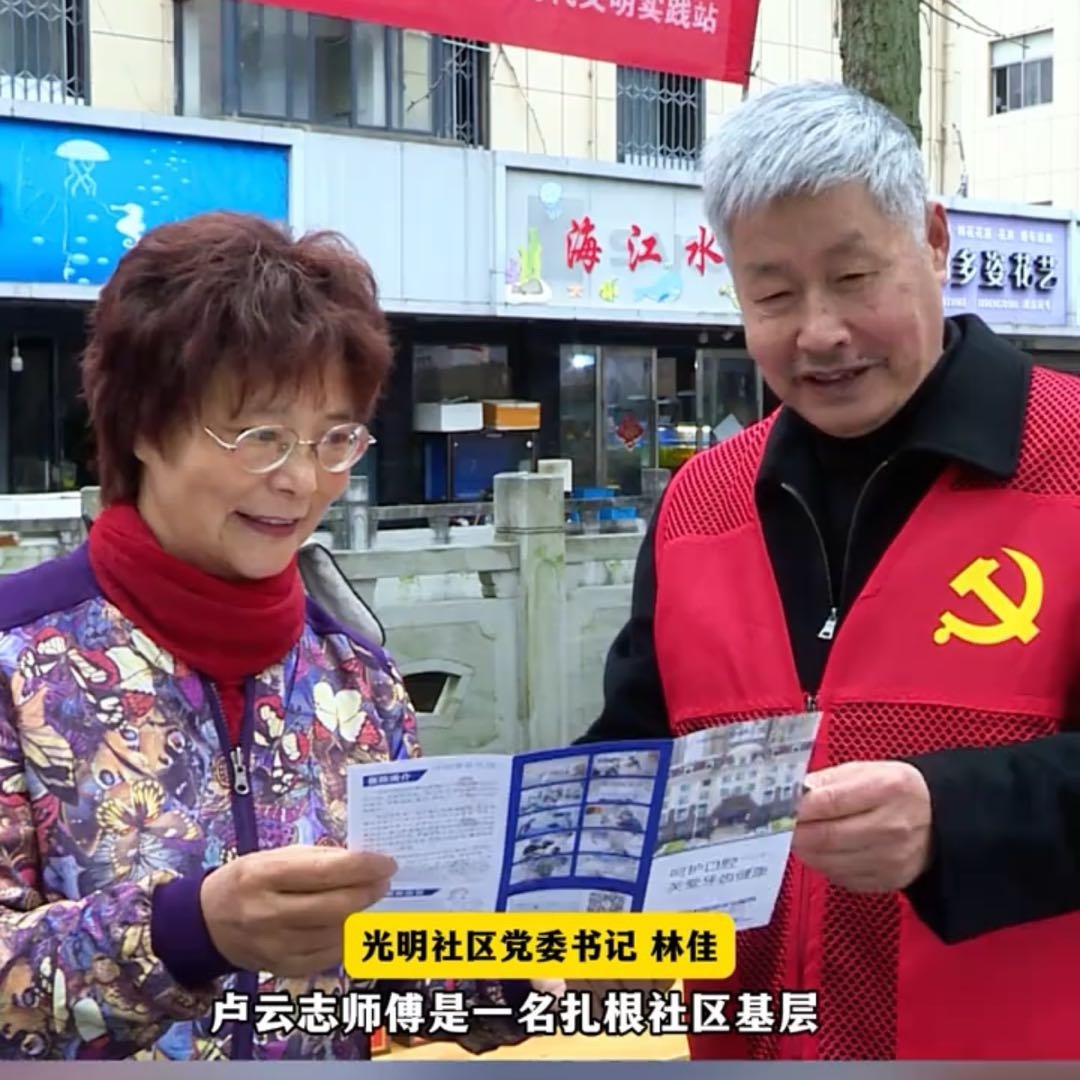 宁波七旬父亲照顾残疾儿子四十余年