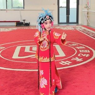6岁小孩姐娘胎里开始学戏爸妈躺赢