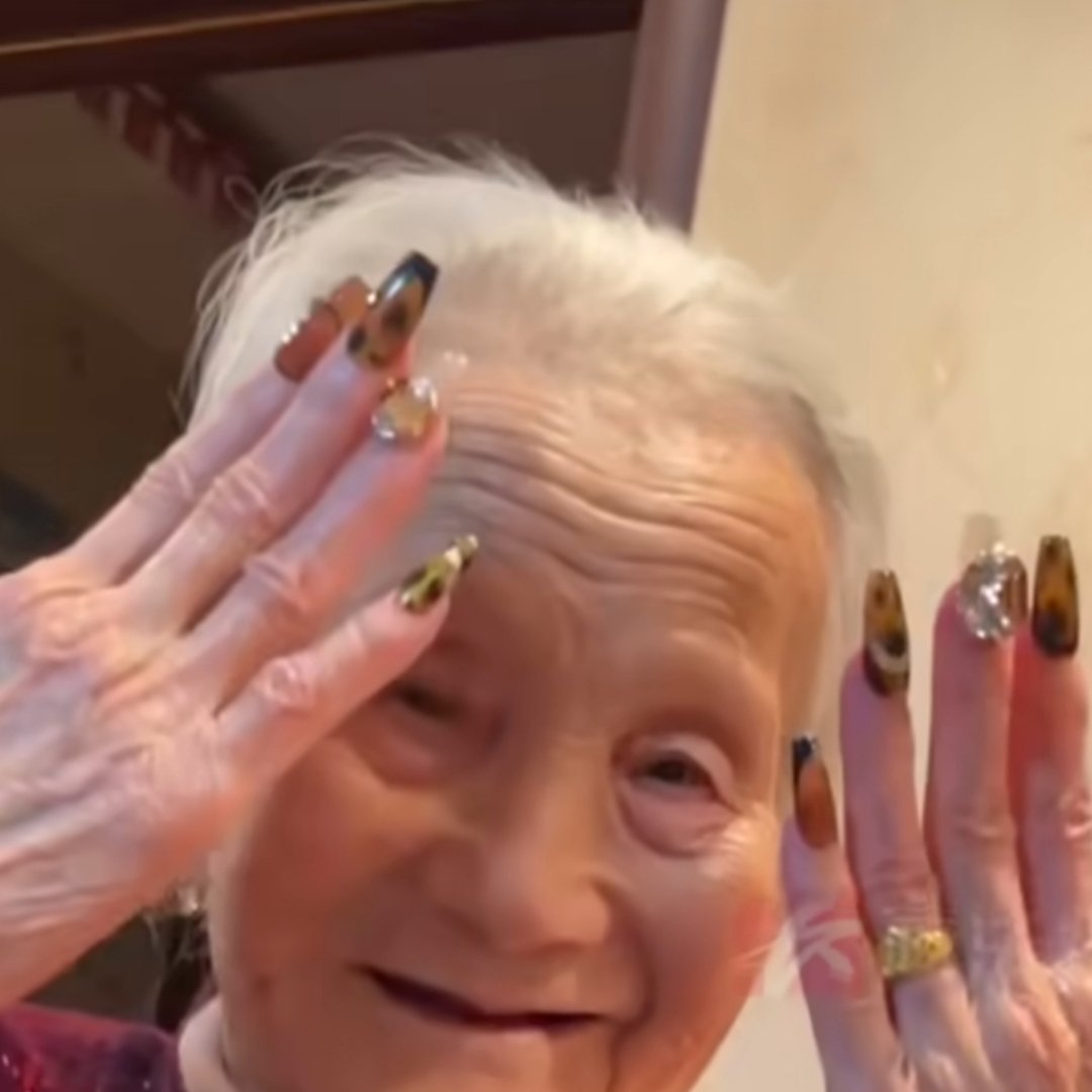 94岁高龄奶奶美甲初体验