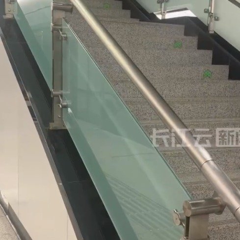武汉地铁站台楼梯安装防窥膜获万人点赞