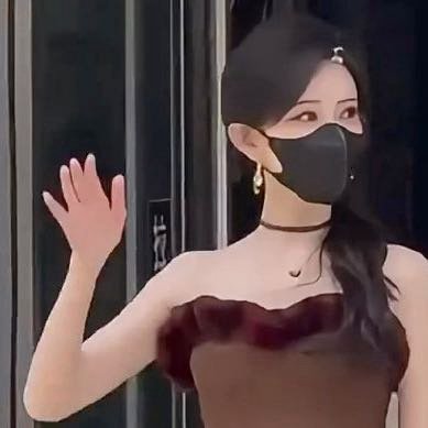 孟子义辣妹风格回归