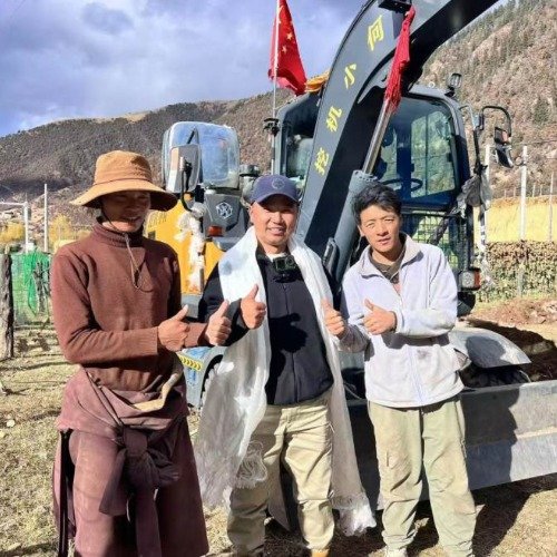 男子开挖游全国一路挖土填坑修路