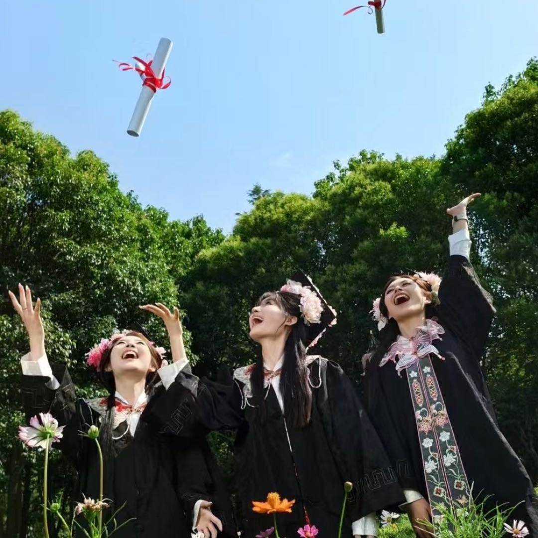 河南大学生的簪花毕业照也太好拍了
