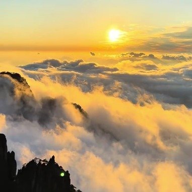 安徽黄山现绝美日出云海