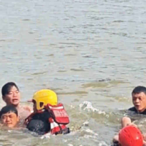 训练转实战东莞消防员勇救四名溺水学生