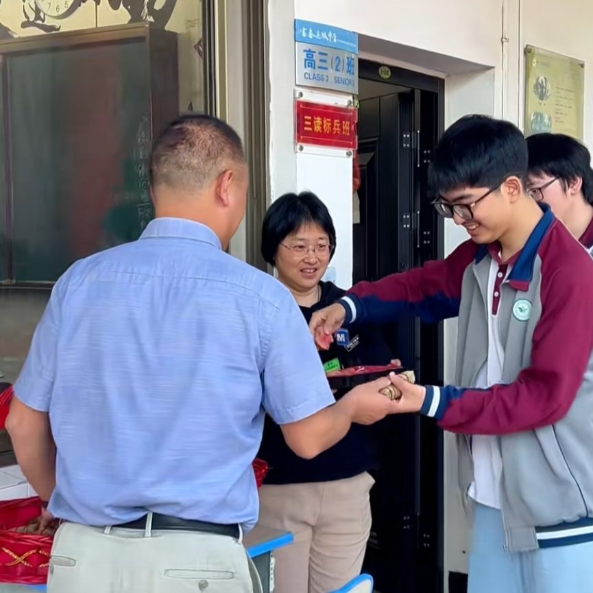 高三考生喜提考必粽和一举高粽双件套