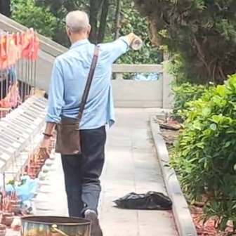 烈士家属舍不得住酒店却买整箱酒扫墓