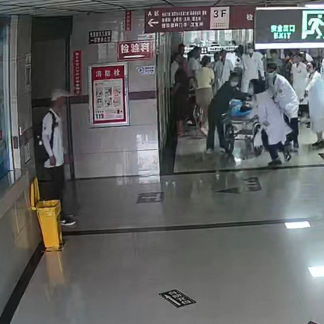 男子突发心脏骤停医护临危不乱显担当