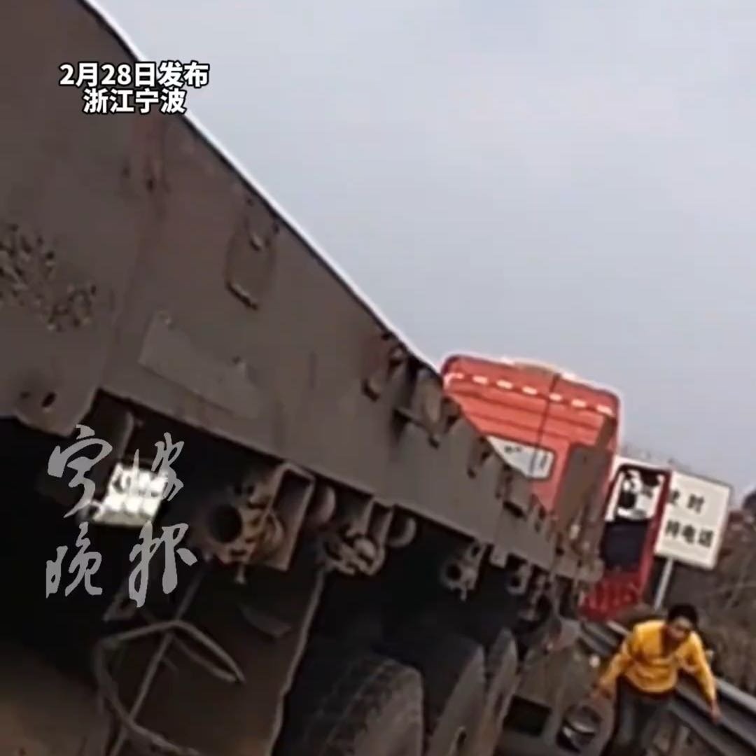 宁波高速货车起火水桶哥紧急营救
