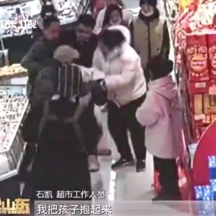 窒息男童命悬一线日照大哥出手相救
