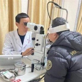 男子甲流后剧烈咳嗽致视网膜裂孔