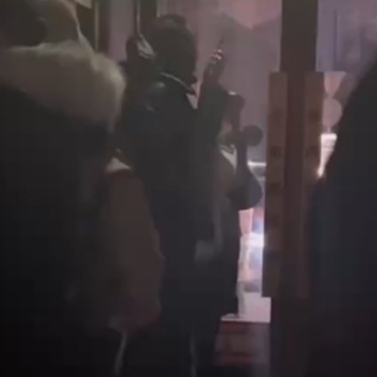 小土豆吃铁锅炖遇停电市长热线响了