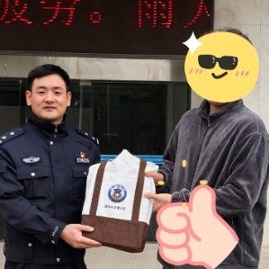 浙江临海5位驾驶员齐让路开辟生命通道