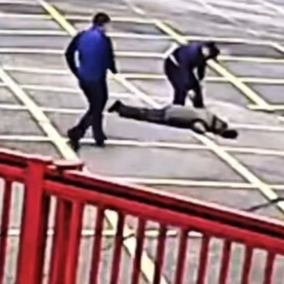 绍兴街头一老人摔倒消防员们飞奔施救